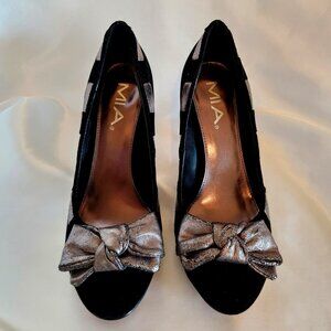 Mia "Venice" Black Pump